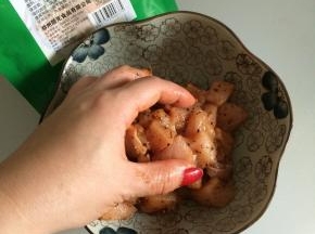 抓均匀，一定是抓的方式才能更好的入味