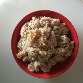 鸡肉依次都裹好面包屑