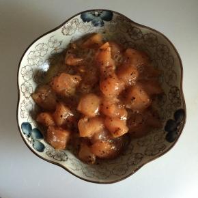 再放入蛋液，抓均拌匀