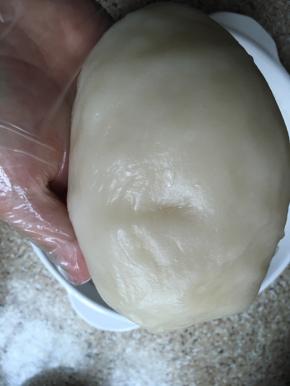 揉至黄油完全吸收即可