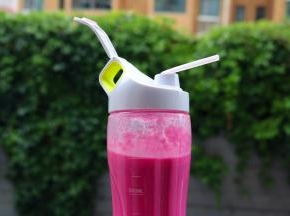 用吸管也是萌萌哒。