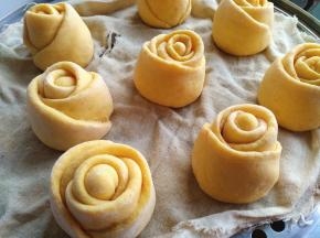 醒发20分钟，可以看到变胖了不少。