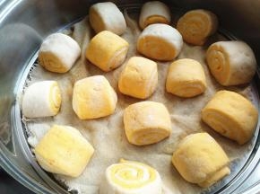 醒发一会，会略微变胖，这个面团属于略软的，所以醒发后会变形。