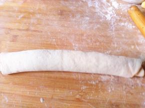 同样卷起来，最外面是白色。