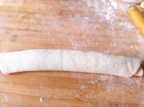 同样卷起来，最外面是白色。