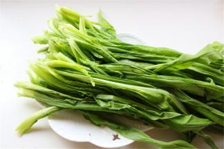 摘下叶子，一片片洗干净。