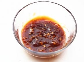 搅匀，酱料就做好了，酱料可以根据口味自己调整