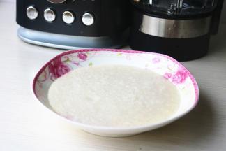 蒸熟的糯米糊就是年糕啦。