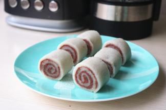 切去两头的年糕，均匀切成段，年糕豆沙卷就做好了，有没有花卷小馒头的既视感呀。