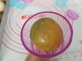 放入模具中