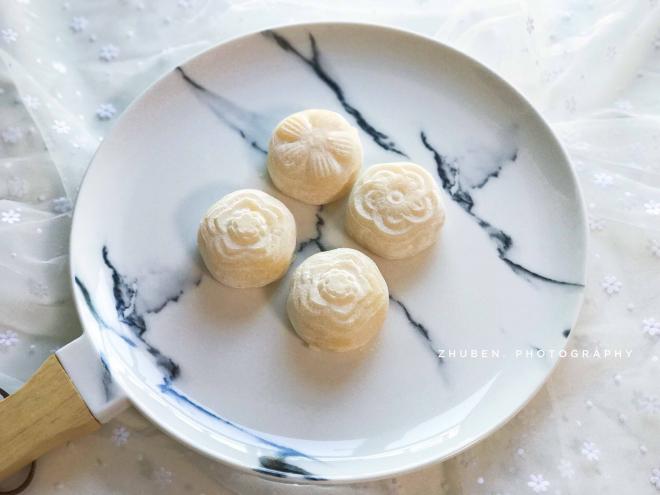奶黄冰皮月饼