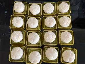 密封放入冰箱冷藏。冷藏4小时之后口感更好吃
也可以冷冻，回温后再吃