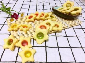 彩色的糖果玻璃面，很吸引小朋友的眼球