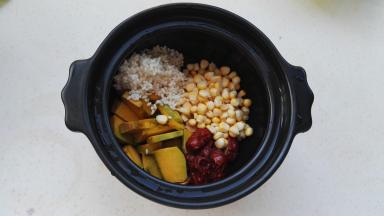 全部放砂锅内。