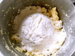 过筛低筋面粉