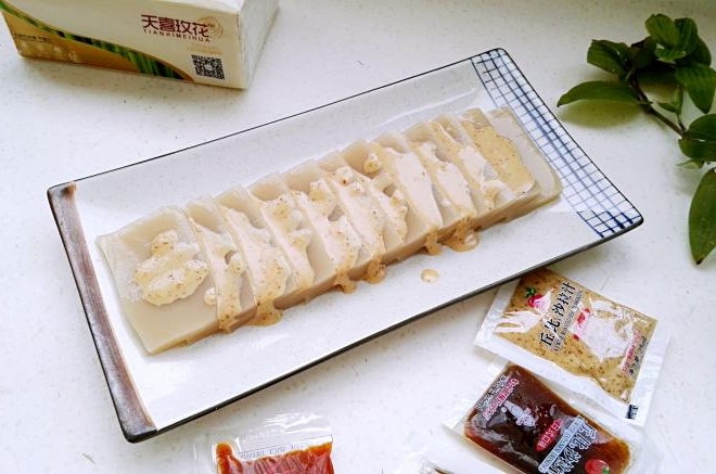 沙拉汁拌皮冻