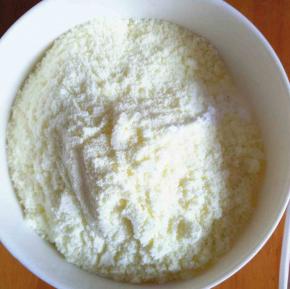 玉米淀粉和奶粉过筛混合