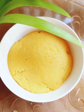 装进碗里用保鲜膜包好量凉放冰箱备用，这一步奶黄馅就做好了