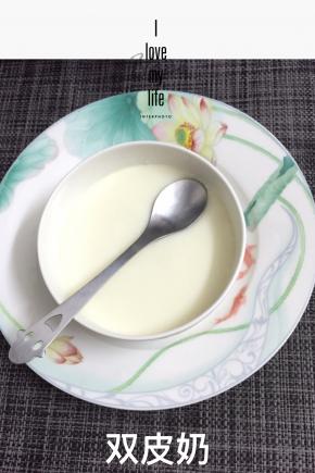 这是蒸好后的双皮奶，香气浓郁 口感细腻！