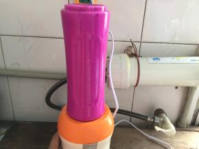 开启榨汁机10几秒就可以了