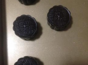 烤箱预热180度 烤10～12分钟 即可