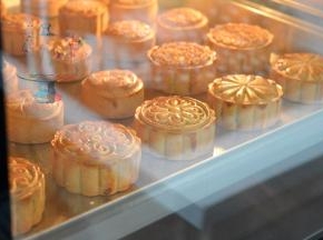继续放入烤箱，转180℃，烤8分钟后取出再刷一遍蛋液送回烤箱，烤5分钟。