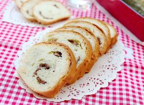 烤好后取出凉透切片。