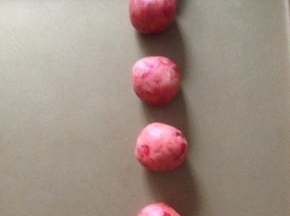 樱桃馅26克一个 分好搓圆