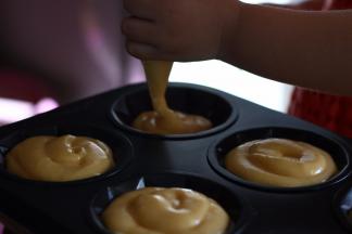 后冷藏半小时挤入模具。