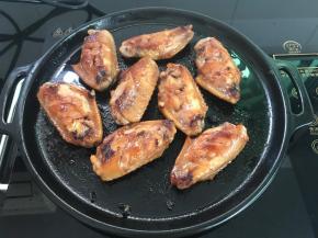 等一面烤至金黄色的时候翻面烤另外一面。