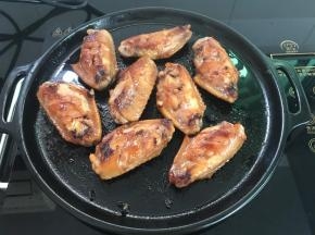 等一面烤至金黄色的时候翻面烤另外一面。