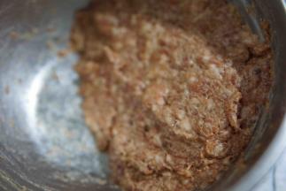 搅拌至上劲（大概需要10分钟左右）