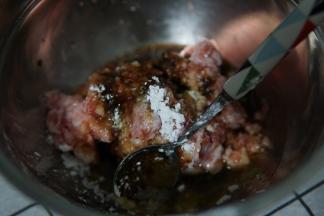 放入除葱花以外的所有调料