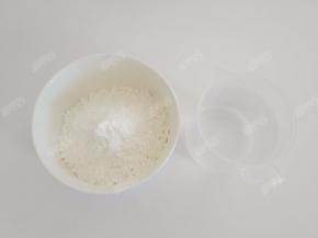 称量100g肠粉专用粉，250ml清水