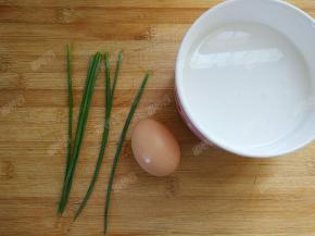准备小葱和鸡蛋