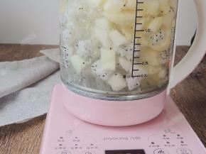 玻璃材质的壶身，可以很清楚的看见沸腾的状态