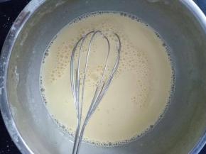 一次性放入豆浆，同样搅拌至细滑的状态。