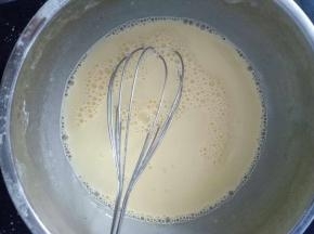 一次性放入豆浆，同样搅拌至细滑的状态。