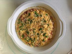 撒上准备好的馅料