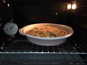 烤箱预热200度，下层，上下火烘烤约15分钟至马苏里拉融化（我烤箱上层温度偏高so放下层）面饼泛金黄色即可