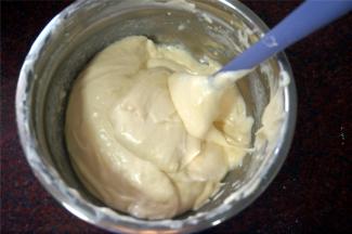 从下往上轻轻翻拌均匀。