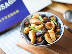 这样子一份鱼肠香菇小炒就完成了。