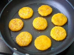 小火煎至两面金黄就可以