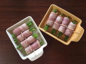 用牙签固定，依次放入小烤盘中
