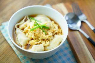 最后按个人喜好调味，我是加入了酱油香醋来调整。