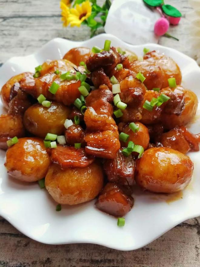 五花肉炖小土豆