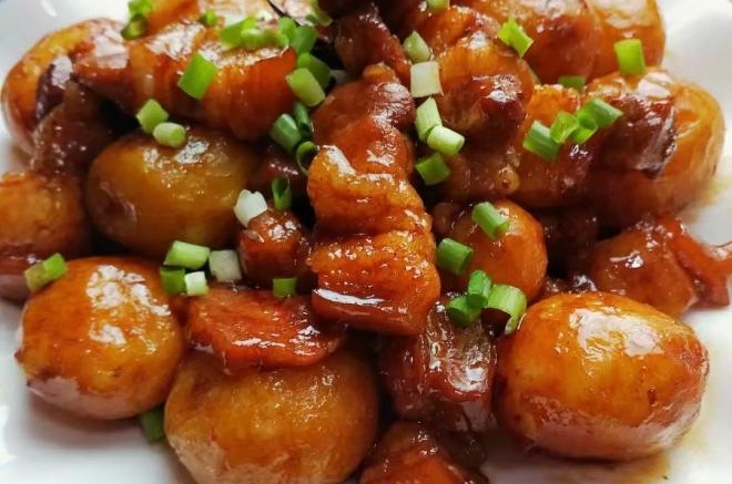五花肉炖小土豆