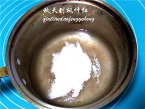 放入10克鱼胶粉