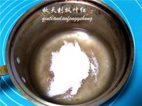 放入10克鱼胶粉