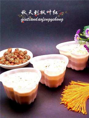 最后放进冷冻室等上1个小时后，就可以取出